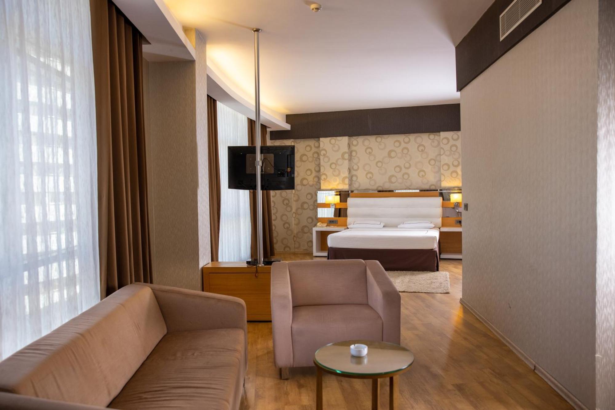 Anemon Grand Adana Otel Екстер'єр фото
